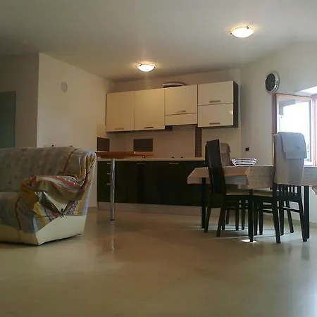 Edo Apartment *